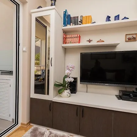 Chic Apartment Zoja Near Beach With Free Parking Makarska Exterior photo