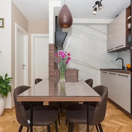 Chic Apartment Zoja Near Beach With Free Parking Makarska Exterior photo
