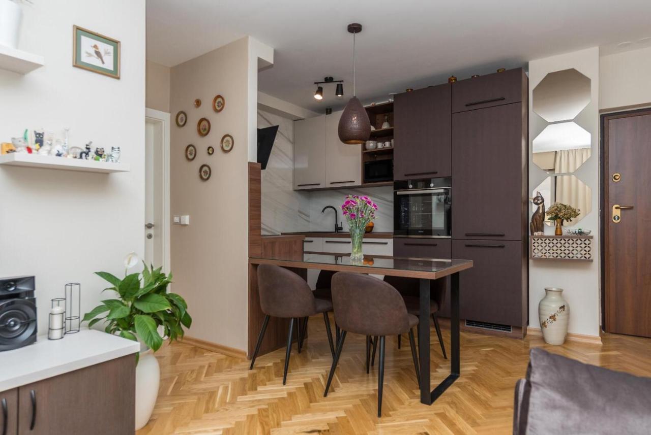 Chic Zoja Near With Free Parking Apartman