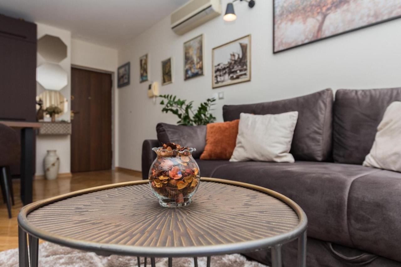 Chic Zoja Near With Free Parking Apartman *