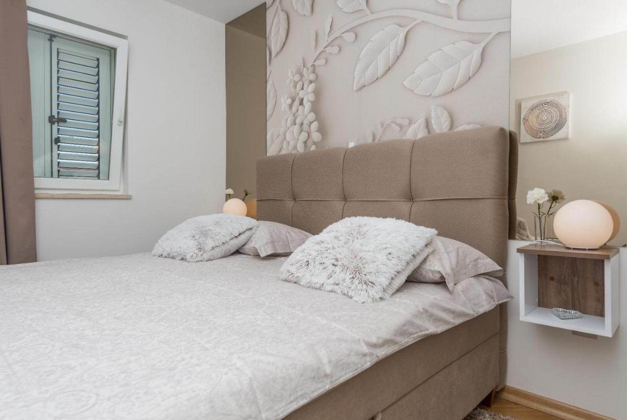 Chic Zoja Near With Free Parking Apartman Makarska